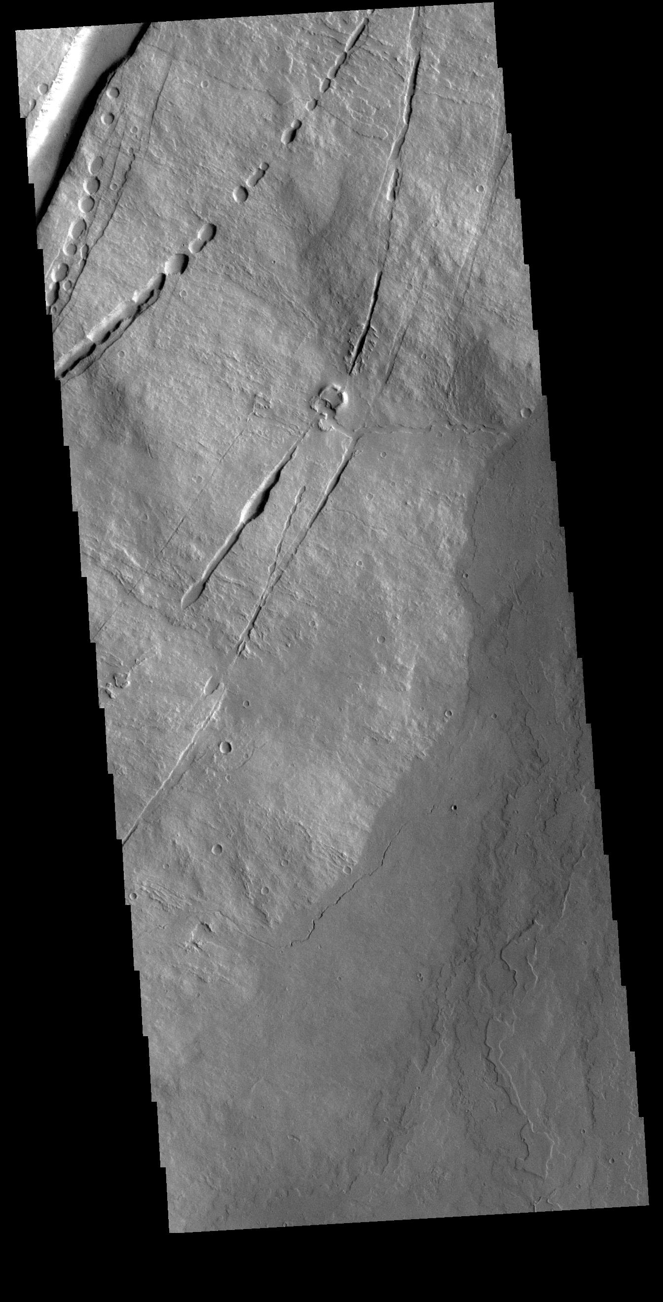 PIA22580: Pavonis Mons